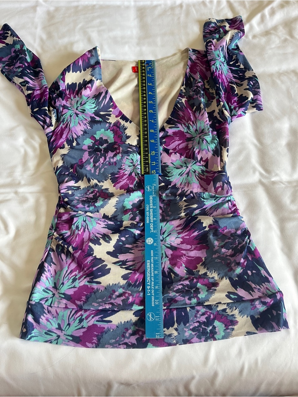 ELLE Size M Teal and Purple Floral Faux-Wrap V-Neck Ruched Top - Picture 6 of 16